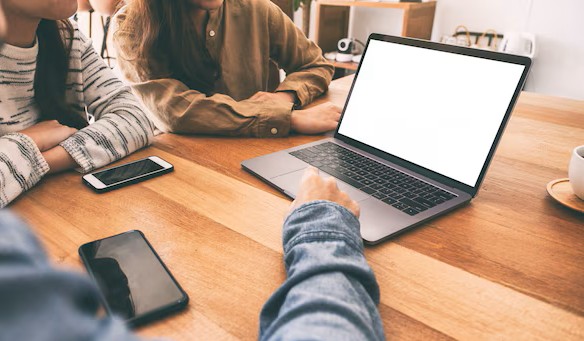 Ventura County homeowner reviewing a checklist of common home‑selling mistakes before listing their property.